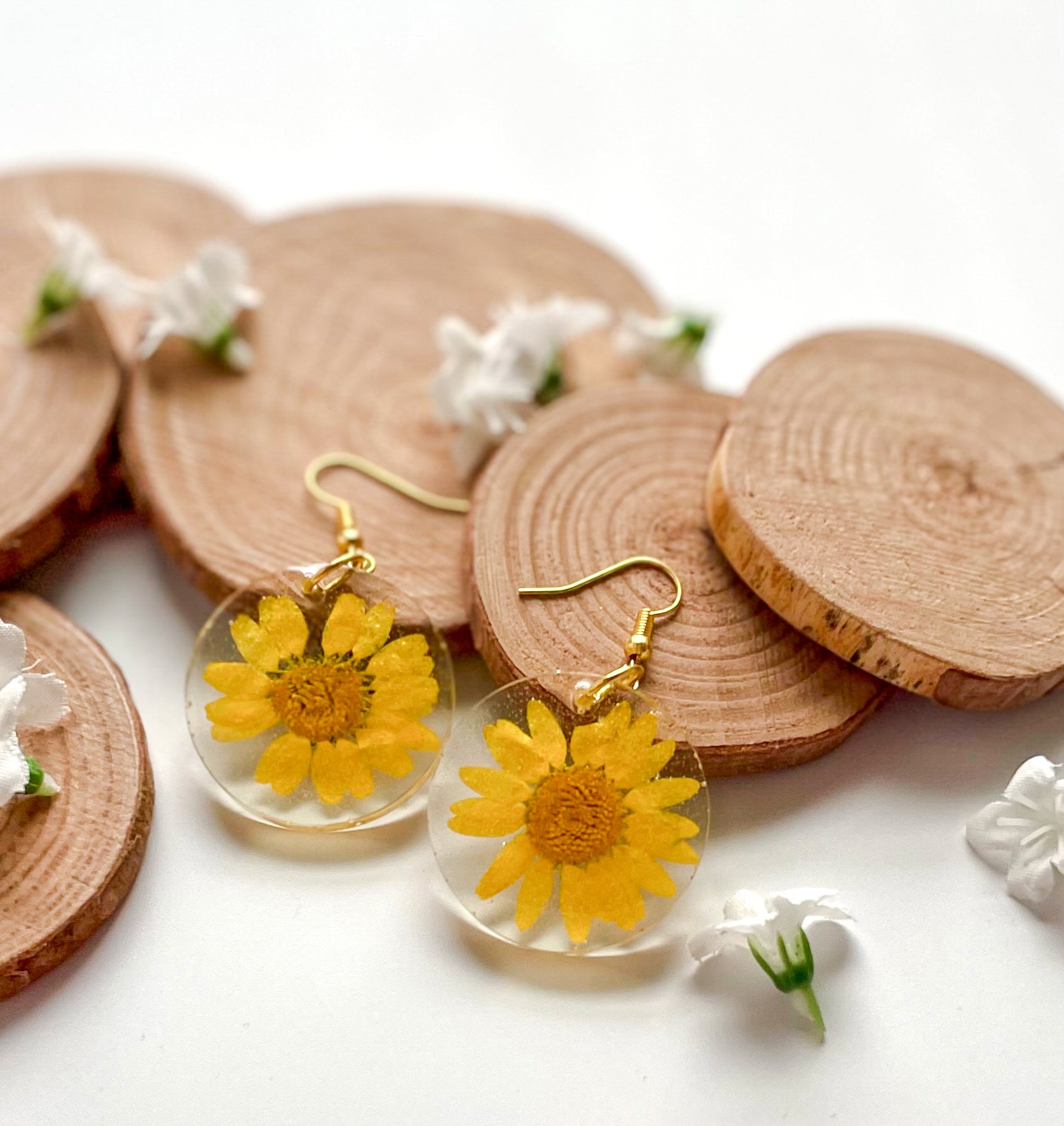 Yellow Daisy Bloom Resin Earrings Yellow Daisy Bloom Resin Earrings