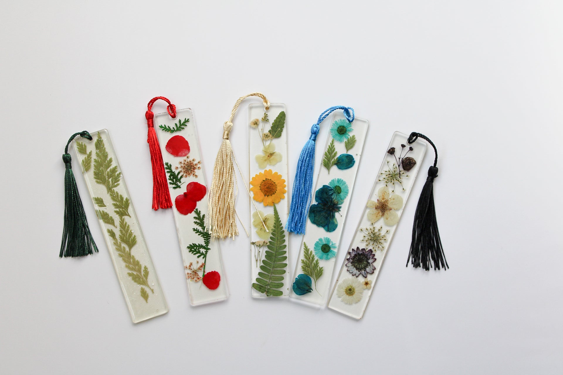 Pressed Flower Resin Bookmark with Tassel – Handmade Clear Bookmark in Blue, Red, Yellow, or Black & White | Nature-Inspired Gift for Readers