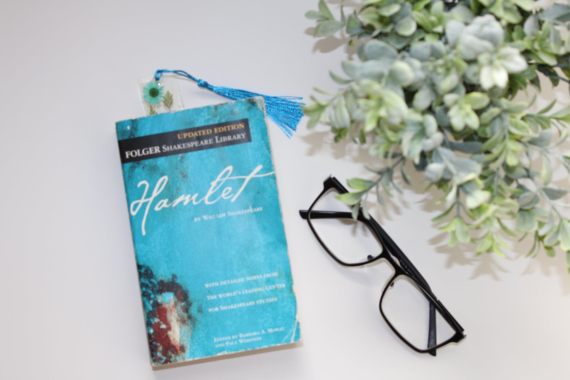 Pressed Flower Resin Bookmark with Tassel – Handmade Clear Bookmark in Blue, Red, Yellow, or Black & White | Nature-Inspired Gift for Readers