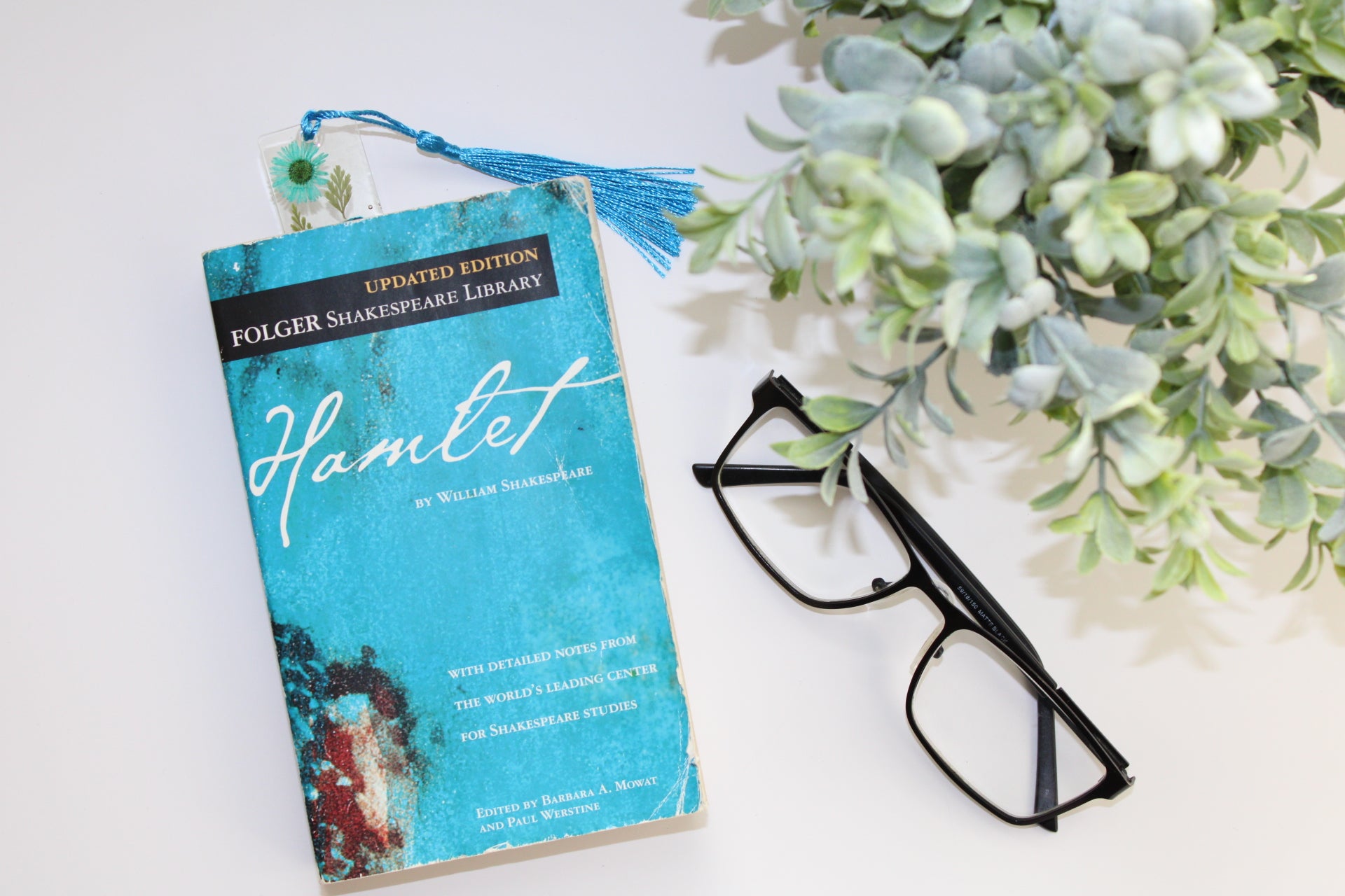 Pressed Flower Resin Bookmark with Tassel – Handmade Clear Bookmark in Blue, Red, Yellow, or Black & White | Nature-Inspired Gift for Readers