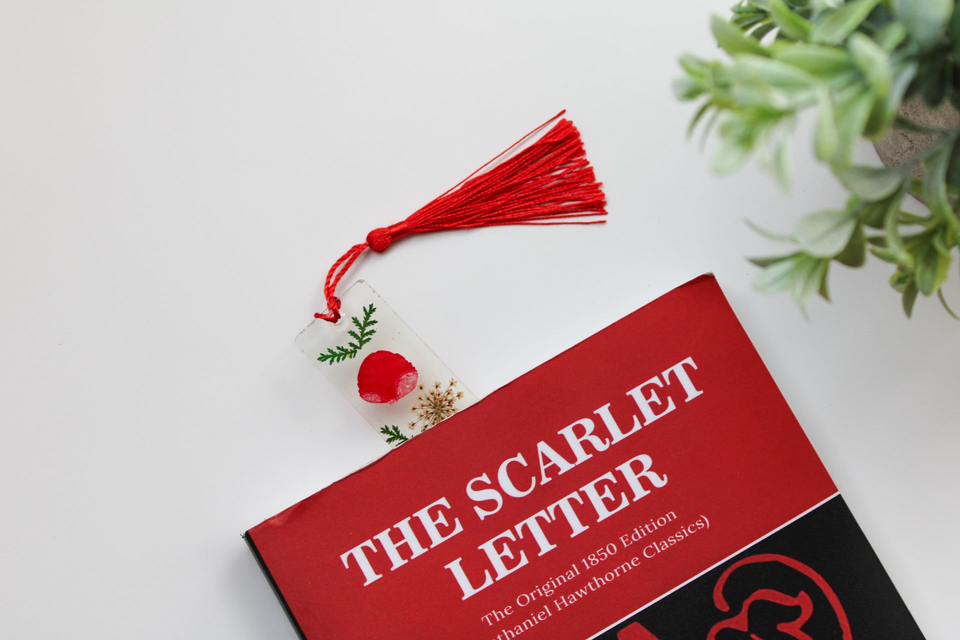 Pressed Flower Resin Bookmark with Tassel – Handmade Clear Bookmark in Blue, Red, Yellow, or Black & White | Nature-Inspired Gift for Readers