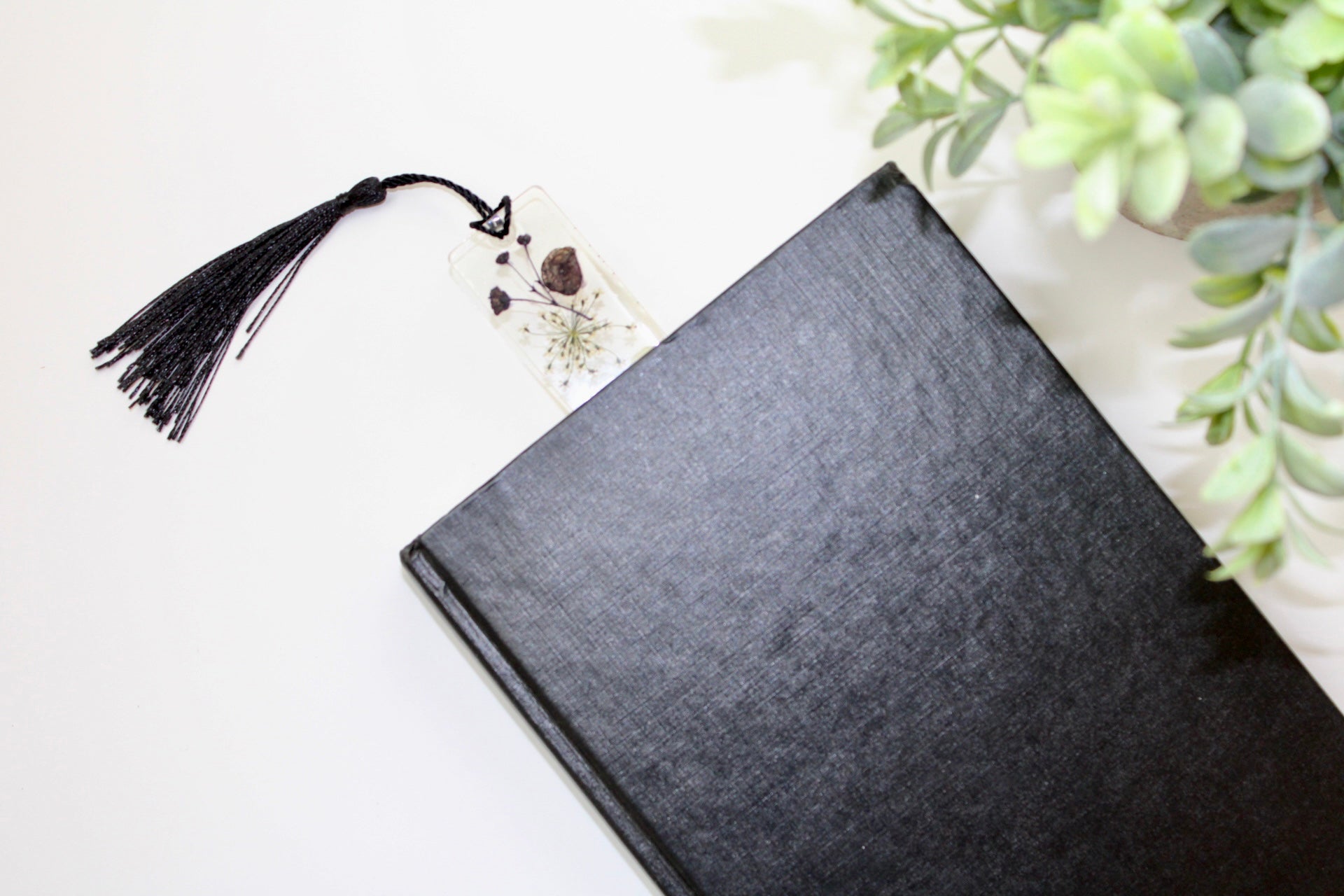 Pressed Flower Resin Bookmark with Tassel – Handmade Clear Bookmark in Blue, Red, Yellow, or Black & White | Nature-Inspired Gift for Readers