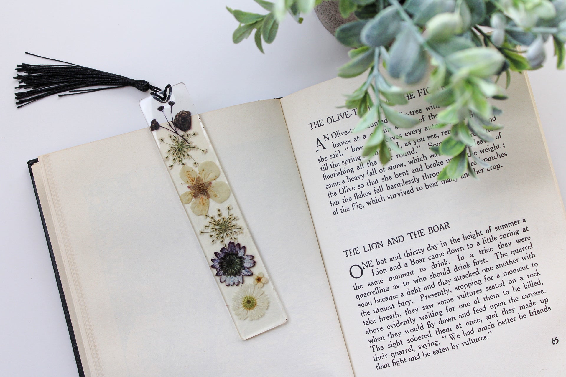 Pressed Flower Resin Bookmark with Tassel – Handmade Clear Bookmark in Blue, Red, Yellow, or Black & White | Nature-Inspired Gift for Readers