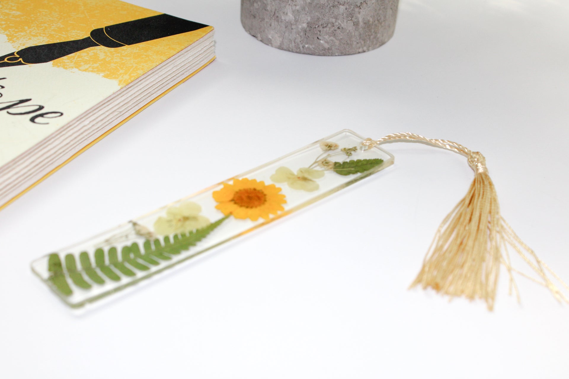 Pressed Flower Resin Bookmark with Tassel – Handmade Clear Bookmark in Blue, Red, Yellow, or Black & White | Nature-Inspired Gift for Readers