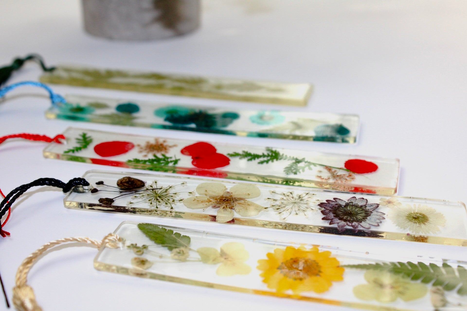 Pressed Flower Resin Bookmark with Tassel – Handmade Clear Bookmark in Blue, Red, Yellow, or Black & White | Nature-Inspired Gift for Readers
