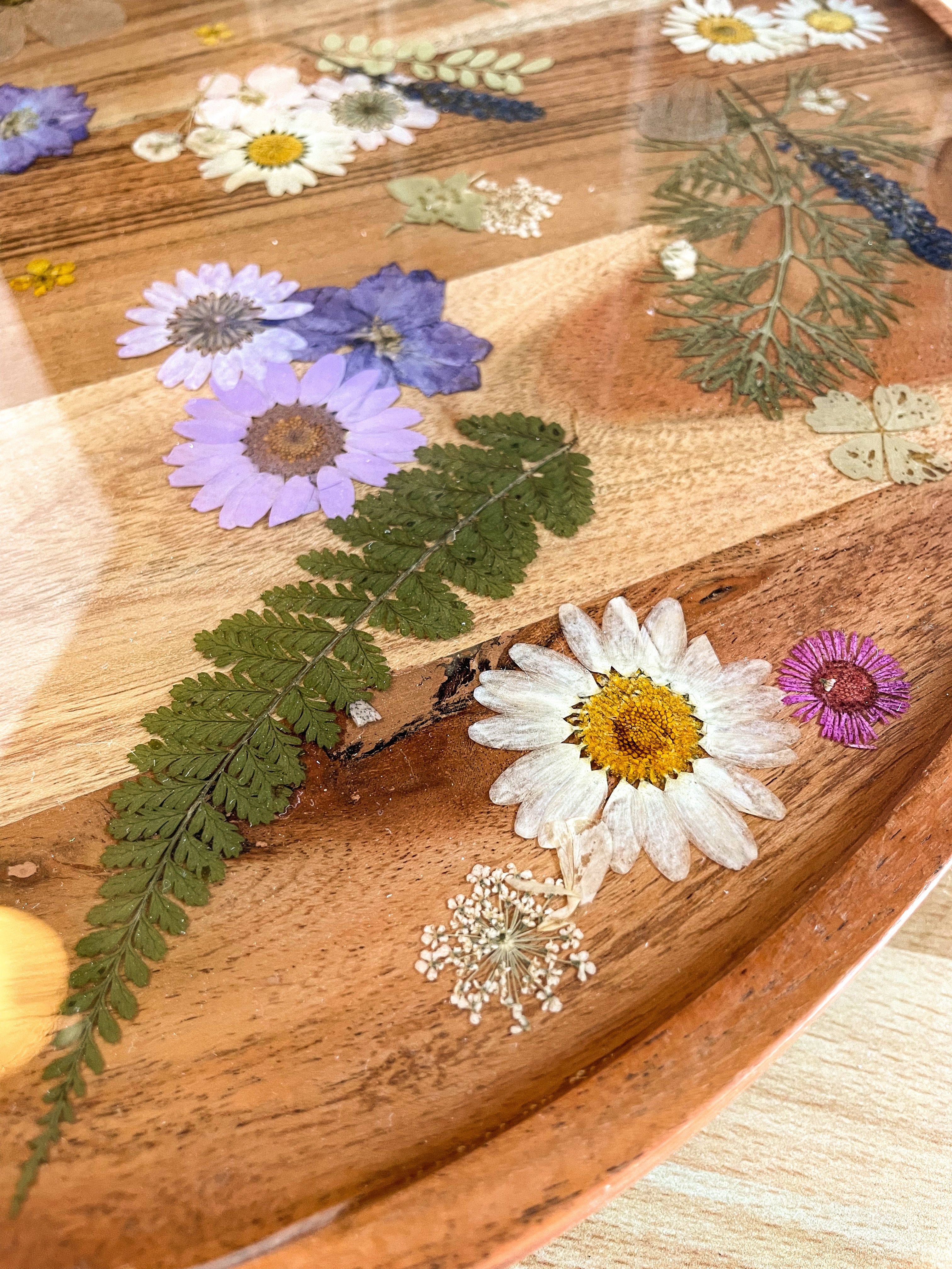 Acacia Wood Lazy Susan with Real Embedded Flowers