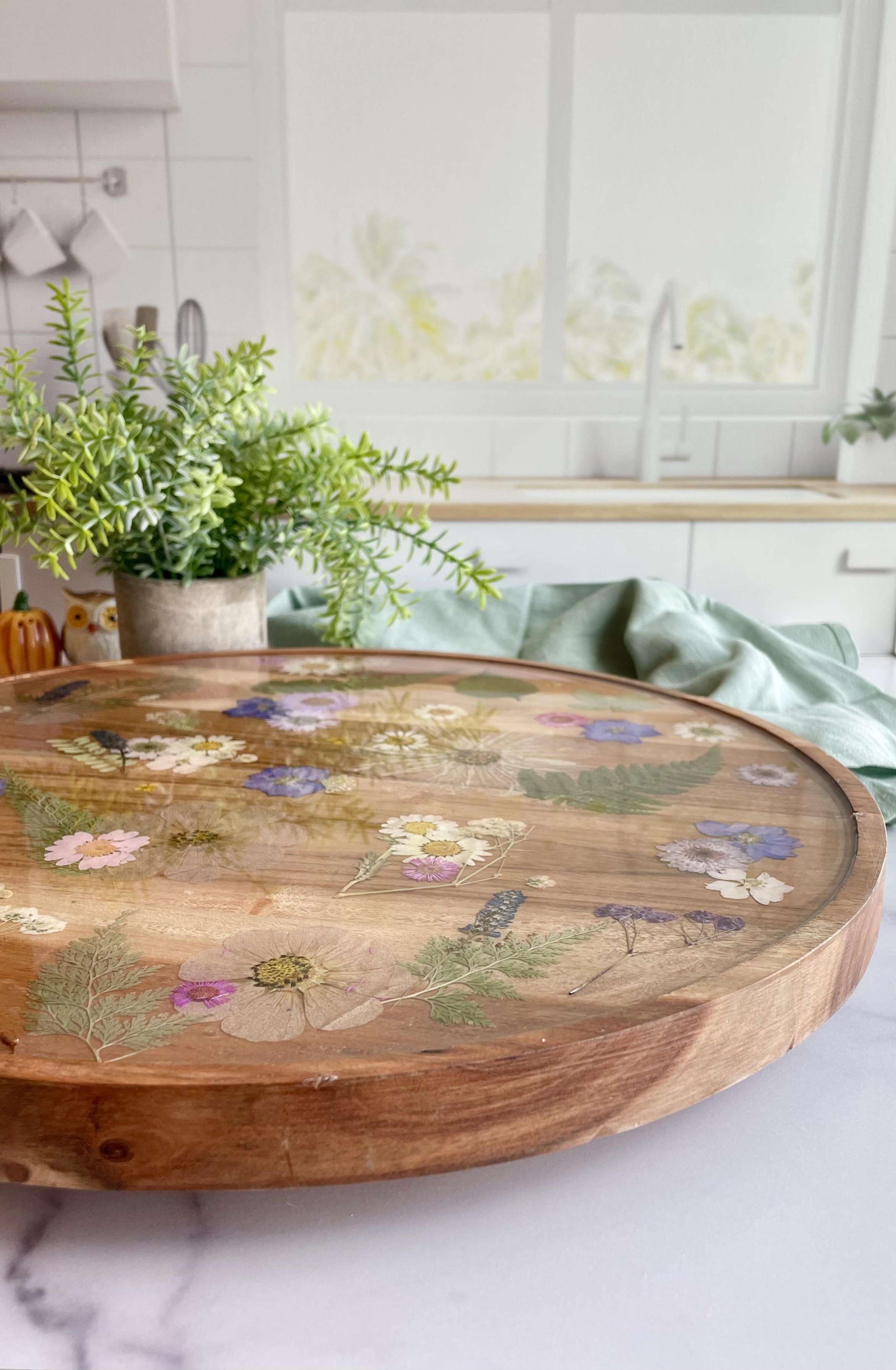 Acacia Wood Lazy Susan with Real Embedded Flowers